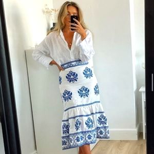 Zara High rise embroidered Midi skirt Linen sz M, white and blue